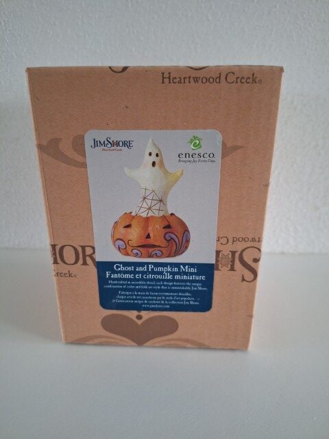 Ghost and Pumkin 6010676