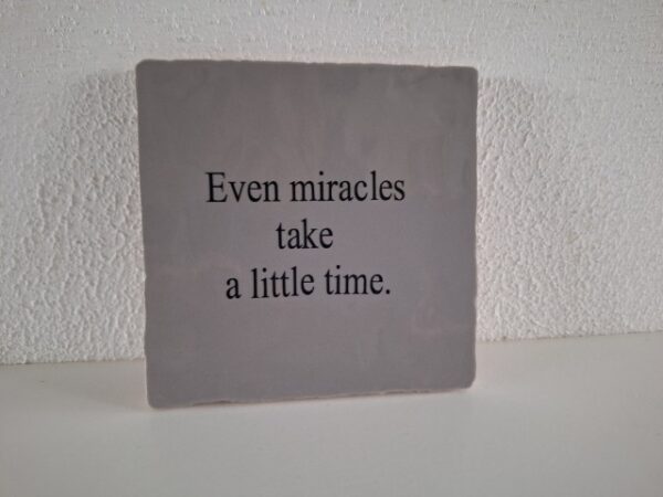 Keramische Tegel 10x10 met opdruk Even miracles take a litle time