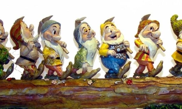 Homeward Bound Seven Dwarfs 4005434