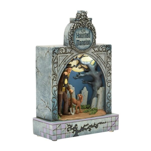 9108354-6017932_2-2-3-750 'Haunted Mansion Ghostly Graveyard LED Diorama 6017932 Beschikbaar va Mei 2026