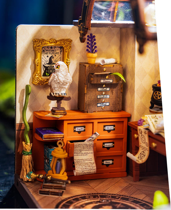 Robotime, 3D The Magic Study met LED verlichting 21x13x19cm