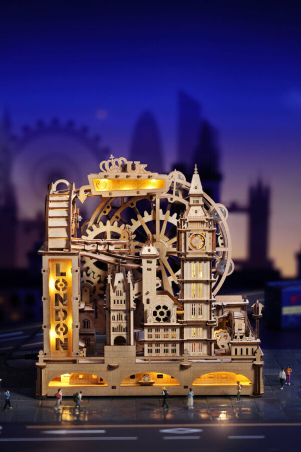 EGB01-scene-1-700x1049 Robotime, 3D Houten Marble Travel “London”, Marble Spaceport 22,5×15,5×23,5cm