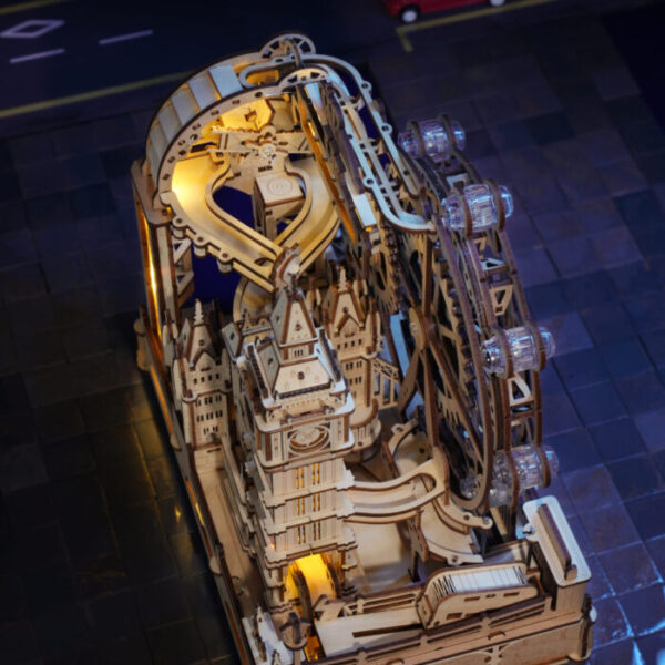 EGB01-scene-3-700x1050 Robotime, 3D Houten Marble Travel “London”, Marble Spaceport 22,5×15,5×23,5cm