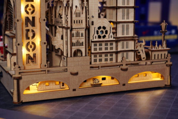 EGB01-scene-5-700x467 Robotime, 3D Houten Marble Travel “London”, Marble Spaceport 22,5×15,5×23,5cm