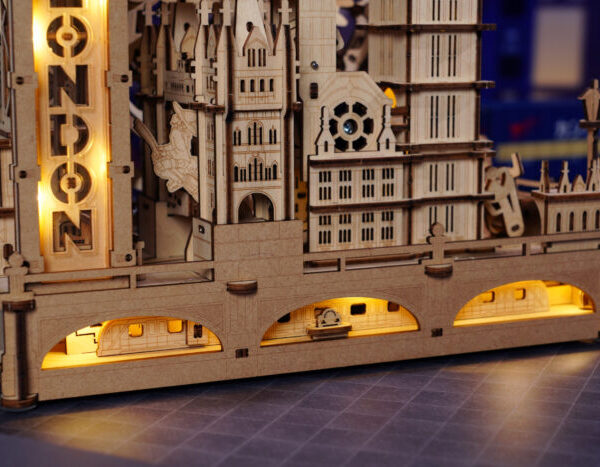 EGB01-scene-5-700x467 Robotime, 3D Houten Marble Travel “London”, Marble Spaceport 22,5×15,5×23,5cm
