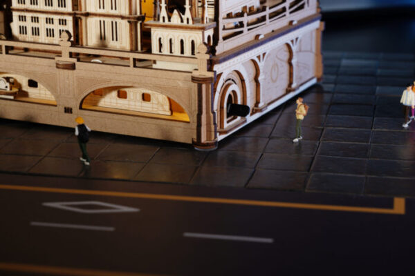 EGB01-scene-6-700x467 Robotime, 3D Houten Marble Travel “London”, Marble Spaceport 22,5×15,5×23,5cm