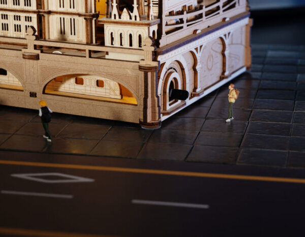 EGB01-scene-6-700x467 Robotime, 3D Houten Marble Travel “London”, Marble Spaceport 22,5×15,5×23,5cm